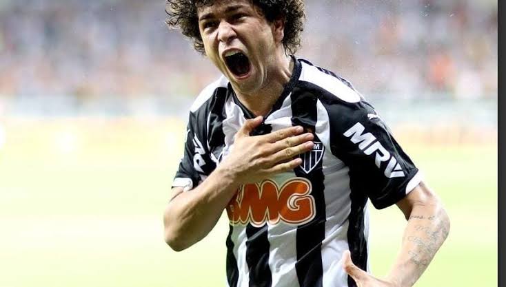 De volta? Ex- Galo, Luan volta ao Brasil e está livre no mercado para 2022; confira