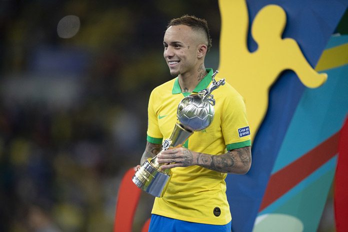 "Sonho" do Atlético Mineiro prefere jogar no Flamengo e Rodrigo Caetano desiste do negócio com jogador que atua na Europa