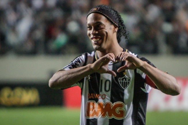 R10: Ex-Atlético conta 'absurdos' de Ronaldinho Gaúcho em treinos e revela motivo inusitado para craque nunca ir em aniversários