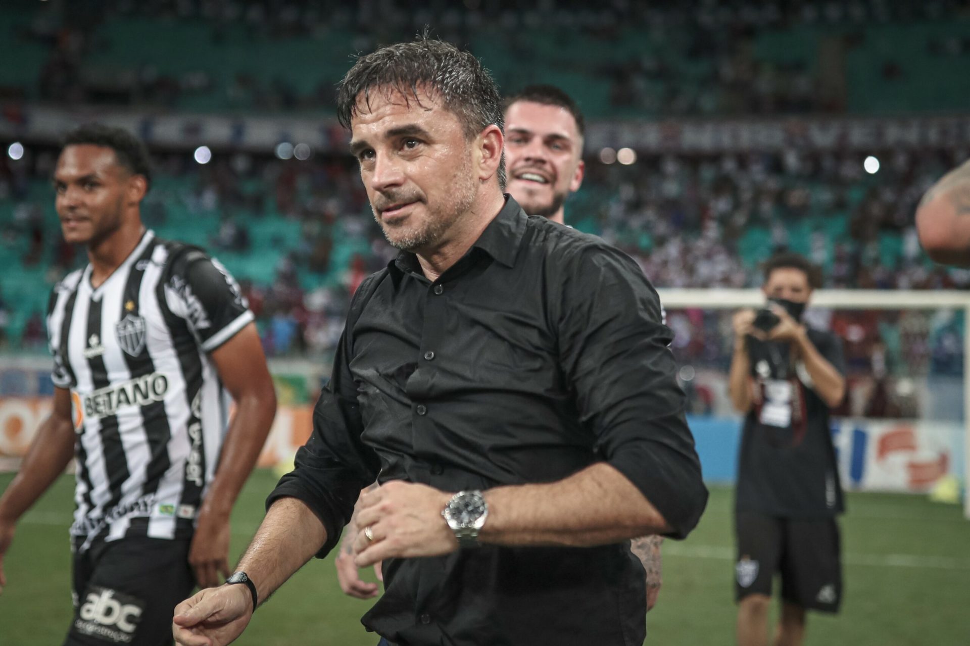 Internacional pede 2 jogadores do Galo para liberar Edenilson; confira 