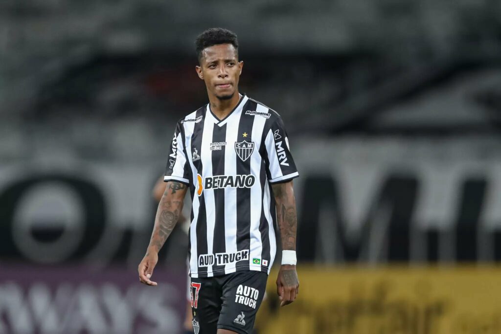 Vai ficar? Galo procura São Paulo para resolver situação de Tchê Tchê
