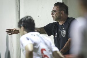 Galo: Turco analisa Zaracho, Castilho e explica ausência de Calebe no Galo