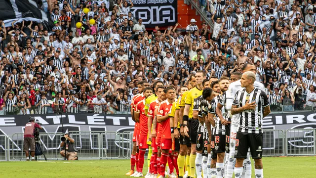 Atlético-MG vence Inter por 2 a 0 em noite brilhante de Hulk