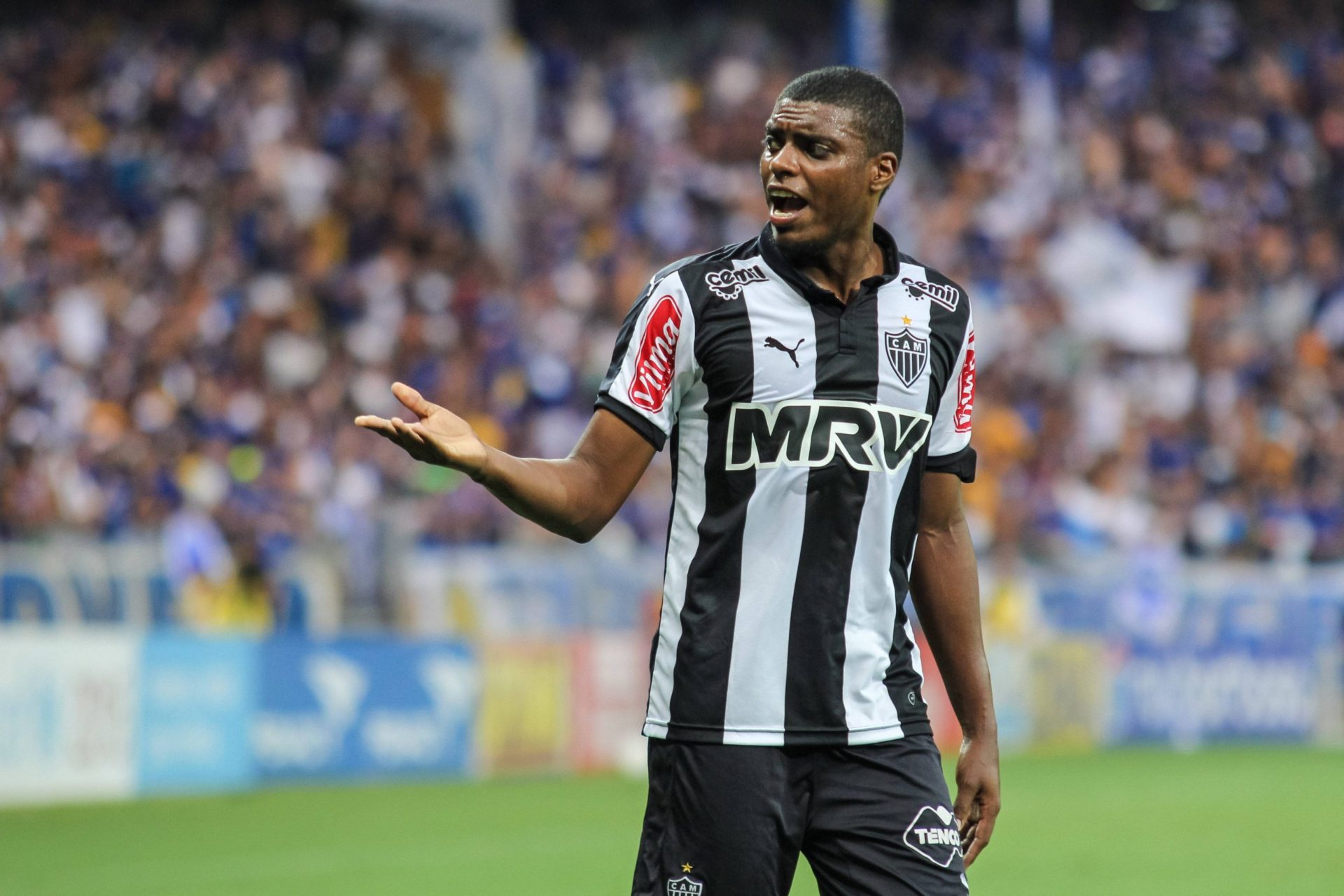 Jemerson faz gol contra, Galo joga mal e perde primeiro clássico na Arena  MRV - FalaGalo