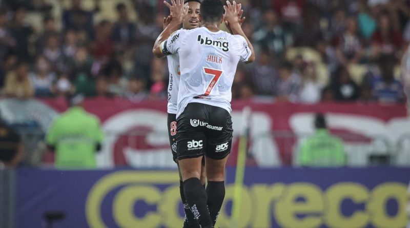 Galo chegou a empatar a partida, mas acabou sofendo dois gols depois.