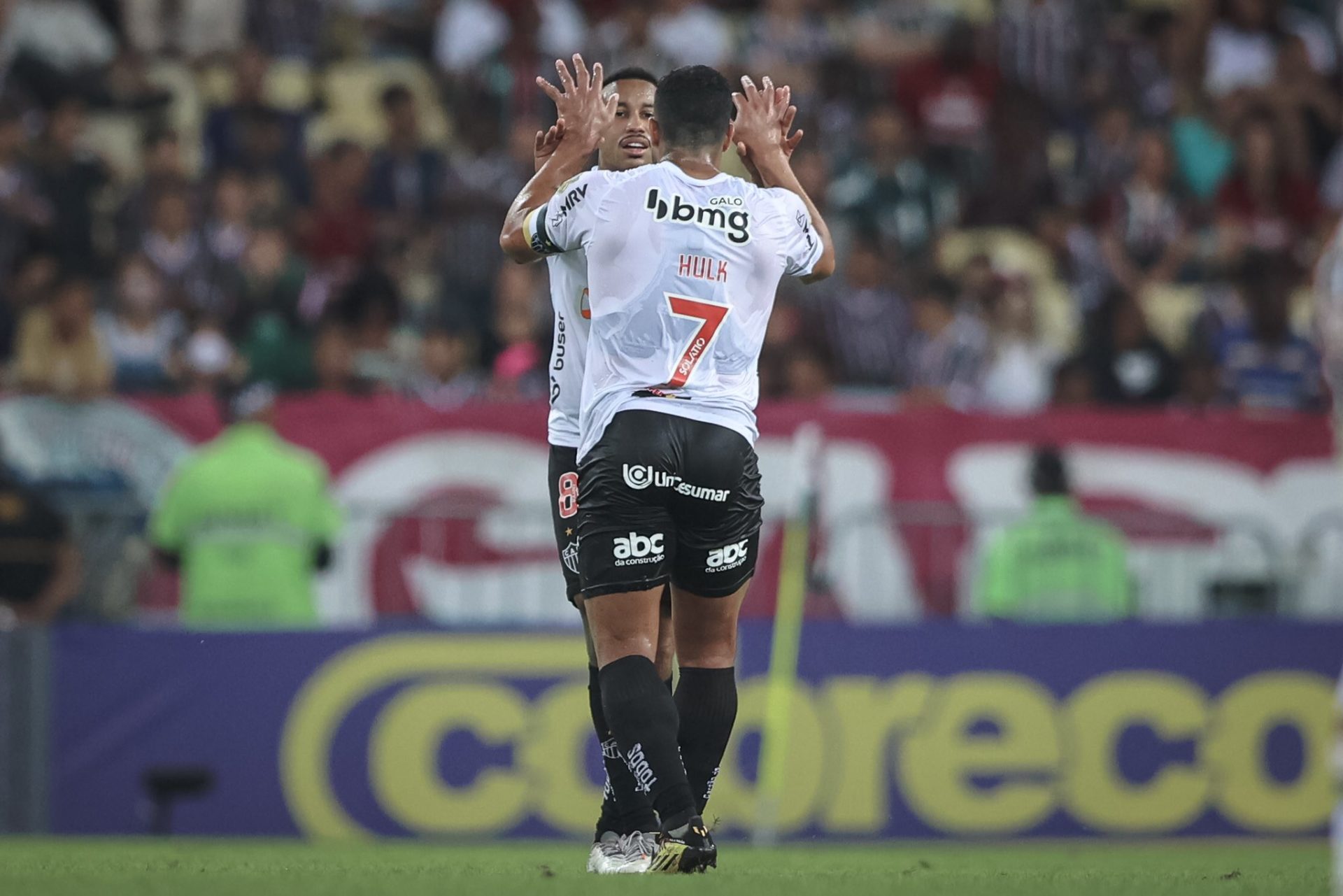 Com Atuação Fraca Da Defesa Galo é Derrotado Pelo Fluminense No Maracanã Confira Os Melhores 