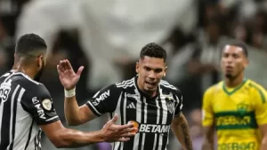Hulk e Paulinho pelo Atlético