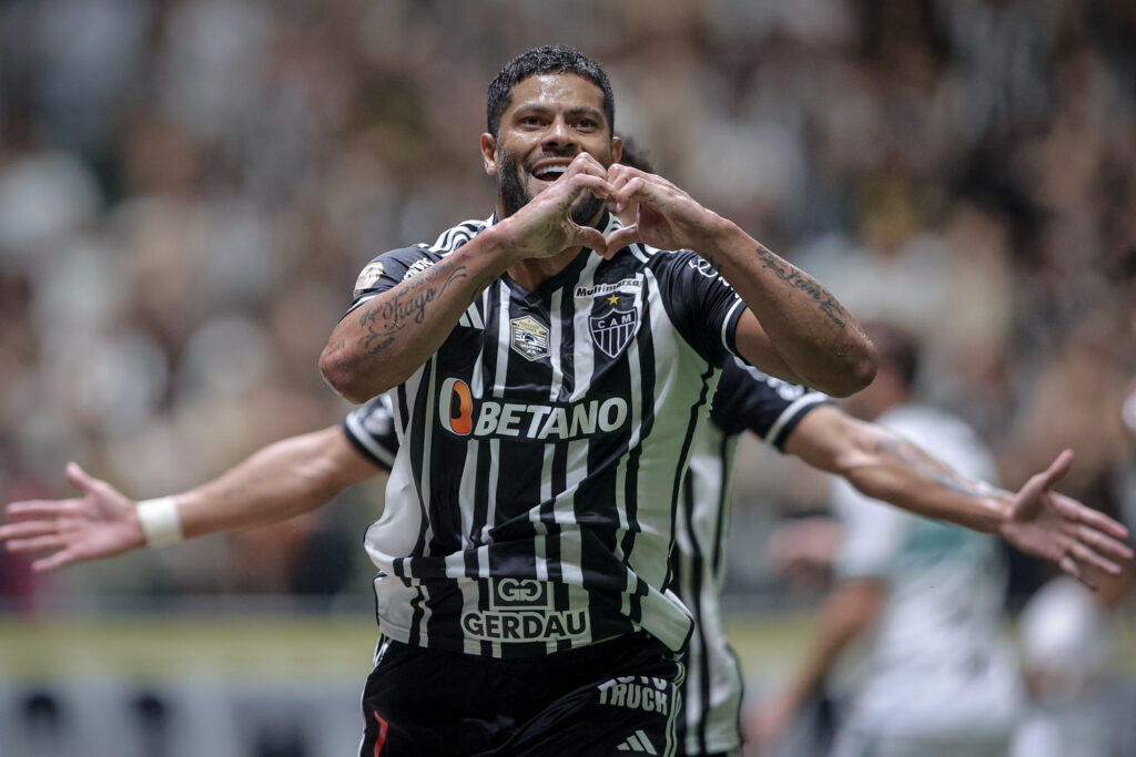 Ronaldinho Gaúcho completa 41 anos e Galo homenageia o ídolo