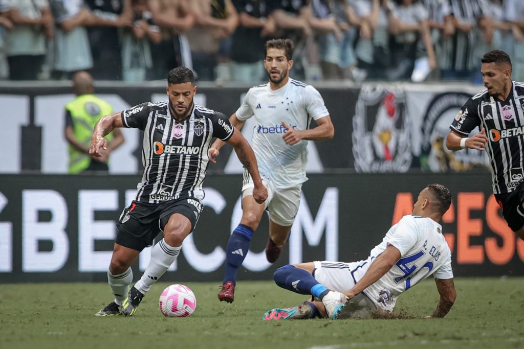 Jemerson faz gol contra, Galo joga mal e perde primeiro clássico na Arena  MRV - FalaGalo