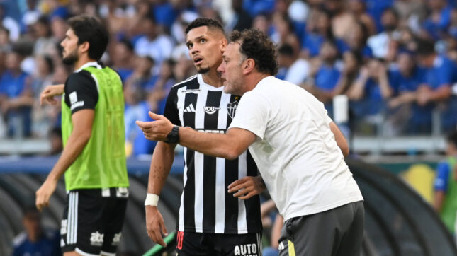 Gabriel Milito com Paulinho