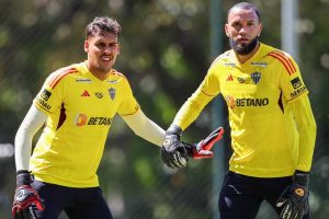 Goleiros Matheus Mendes e Everson