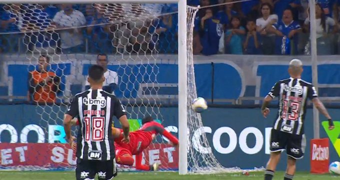 Everson defendeu o gol do Atlético-MG