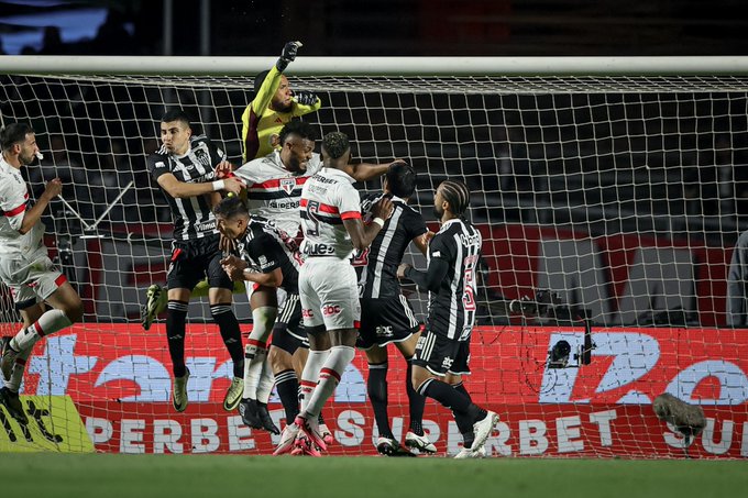 Gabriel Milito analisa São Paulo x Atlético-MG