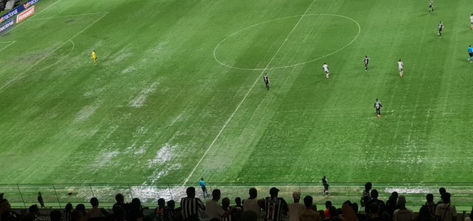 Gustavo Scarpa acabou expulso em uma noite de temporal