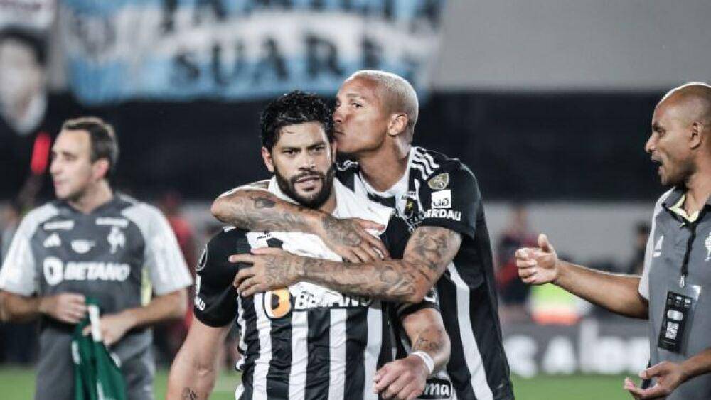 Hulk e Deyverson são opções ofensivas do Atlético-MG