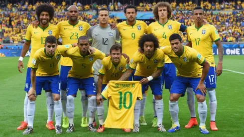 Hulk junto do time do Brasil antes do jogo contra a Alemanha