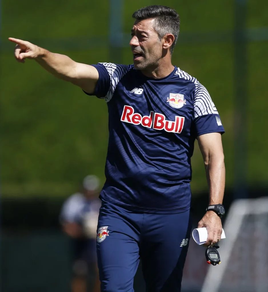 Pedro Caixinha, técnico cotado para o Galo