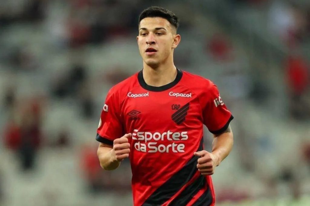Lucas Esquivel, lateral do Athletico