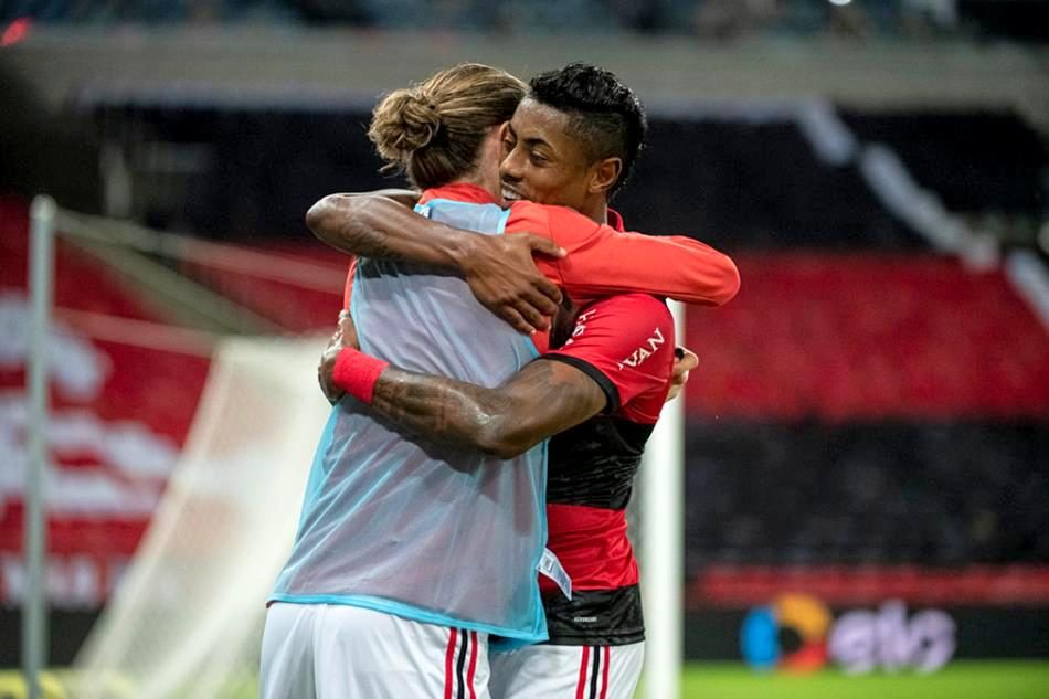 Filipe Luis e Bruno Henrique