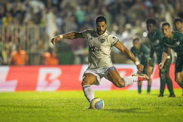 Atlético-MG 2 a 0 com brilho de Hulk