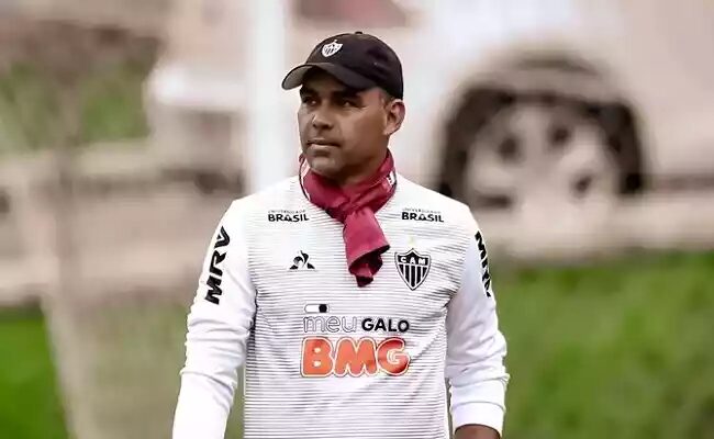 Ex-técnico do Atlético-MG