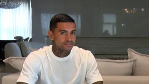 Atacante vai ser apresentado amanhã