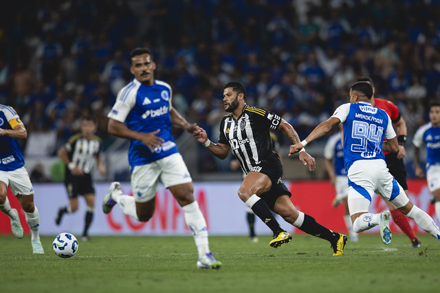 Hulk esteve abaixo na estreia de Sampaoli