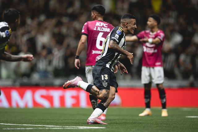 Arana após passe de Dudu, 1 a 0 Atlético-MG